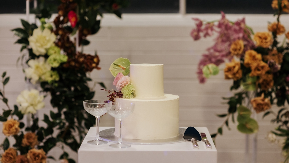 The button Factory wedding cake